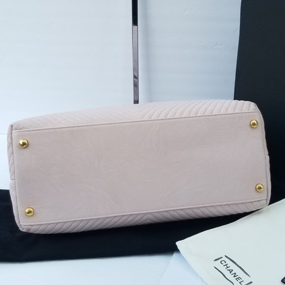 Extra pics for CHANEL Gorgeous blush Pink CC Logo V Stitch Chain Shoulder bag - Picture 14 of 16